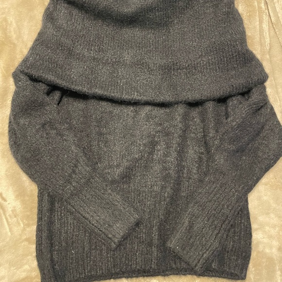Off the shoulder black sweater - Picture 2 of 4